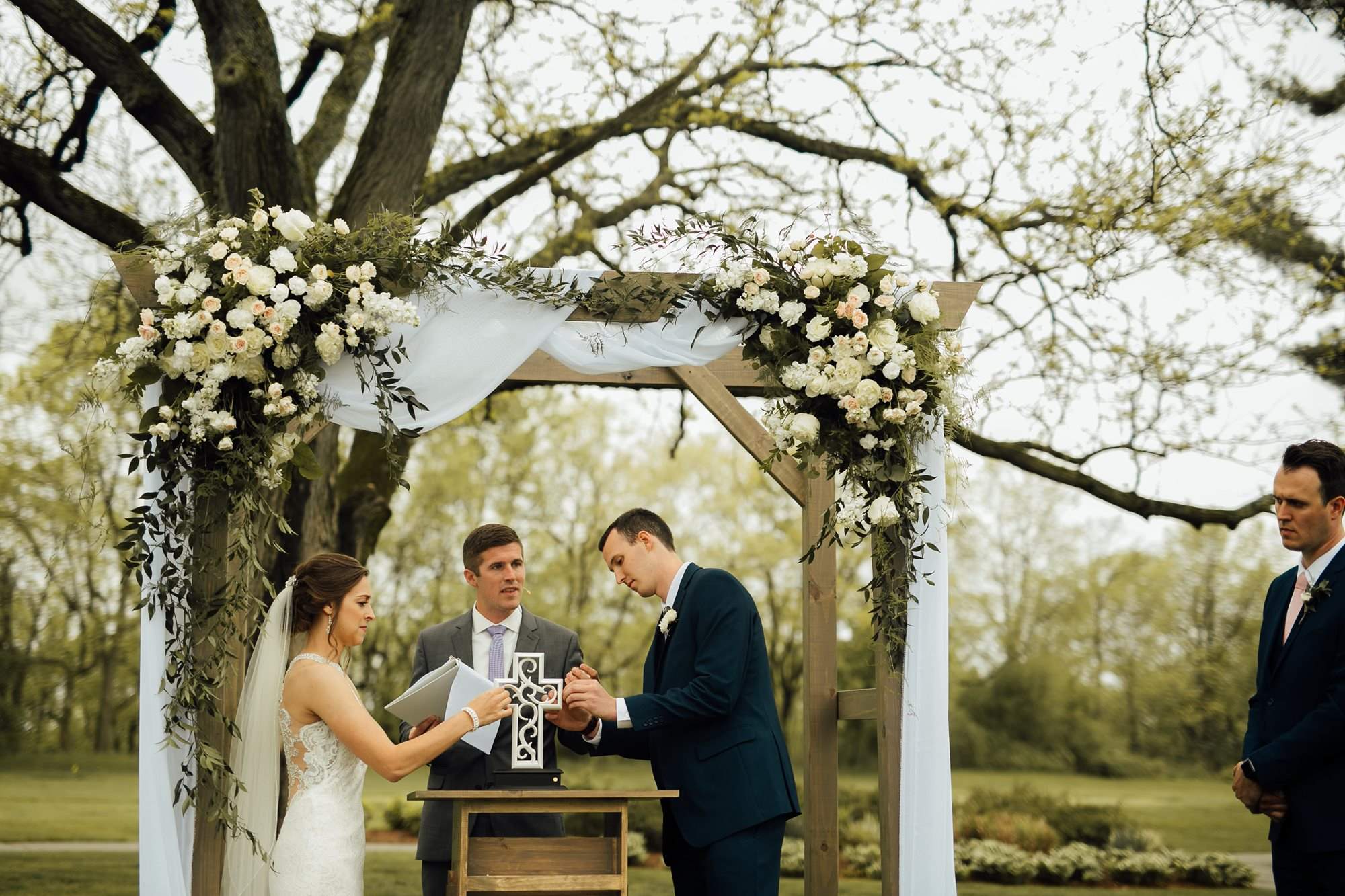 2018-5-Sammi-Travis-Ceremony-Grand-Rapids-Michigan-Wedding-Photographer-185