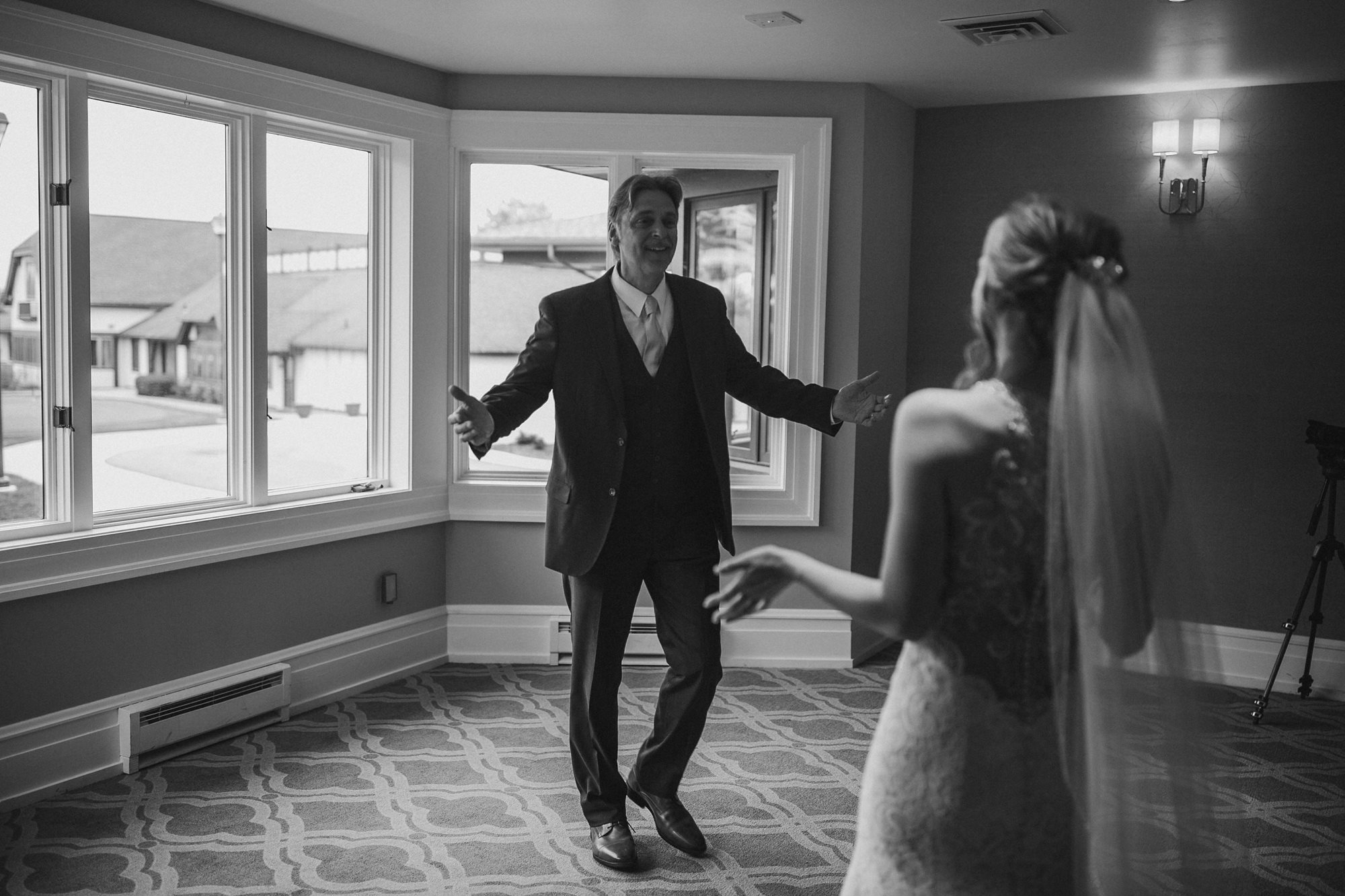 2018-5-Sammi-Travis-Preparations-Grand-Rapids-Michigan-Wedding-Photographer-129